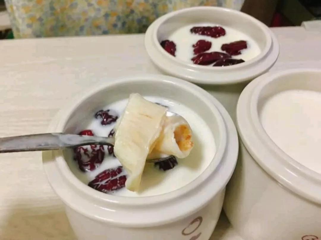 液体奶和奶粉哪个成本高,液体奶和奶粉更适合婴儿