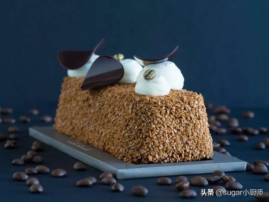 我懒！拒绝太复杂的，这个蛋糕好，哈哈，今晚就翻她牌子了