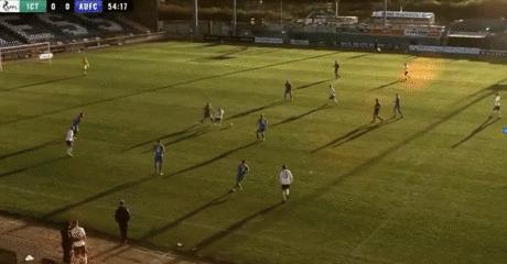 ai误认裁判光头为足球裁判,足球转播ai对焦到裁判的头上