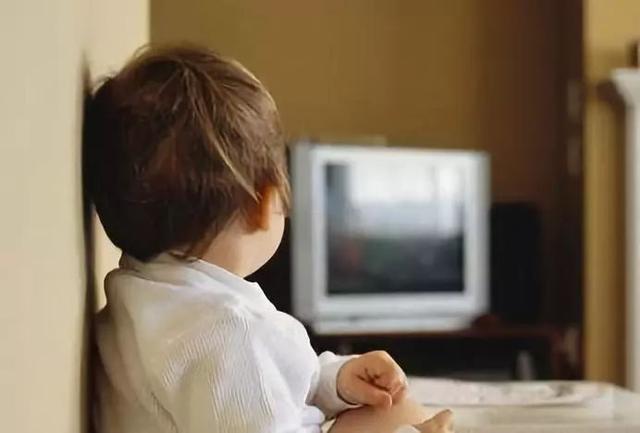 “妈妈,电视里的人出来了”父母起初不当回事,检查之后全家乱套