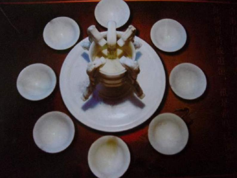 国宝九龙杯丢失惊动周恩来，他巧作安排，让外宾主动从包里拿出