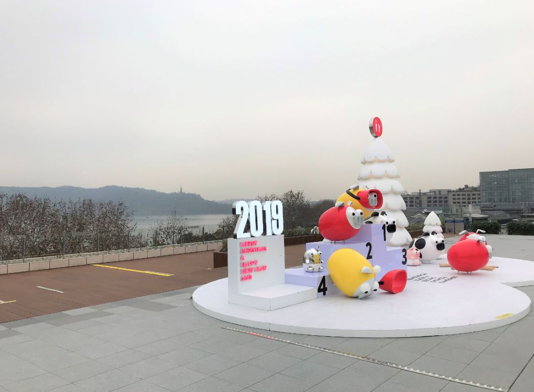 湖滨银泰in77每日客流量,杭州湖滨银泰in77销售额