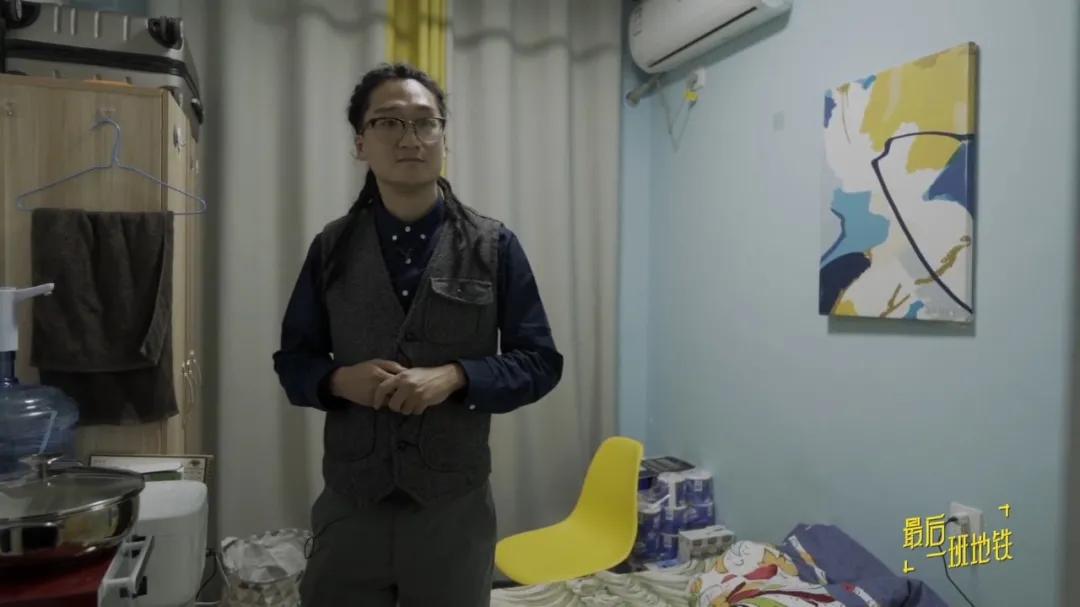 蜗居7平米出租房，35岁失业的二胎爸爸到底能有多拼？