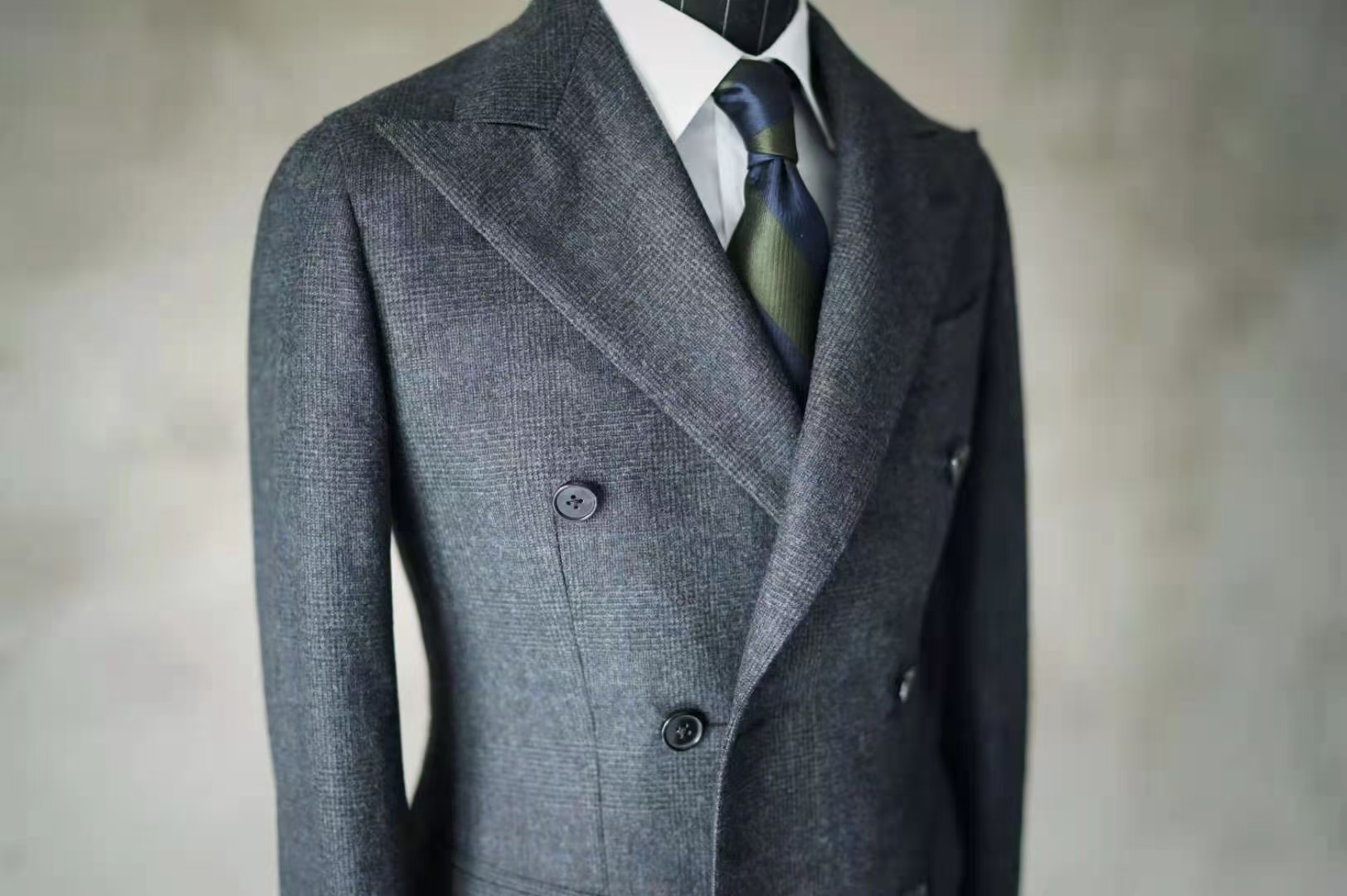 如何挑选一个合适自己的西装,如何正确选择西装