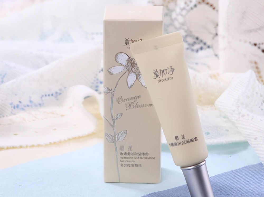 相宜本草紧致眼霜适合50岁女人用,眼霜化妆品测评