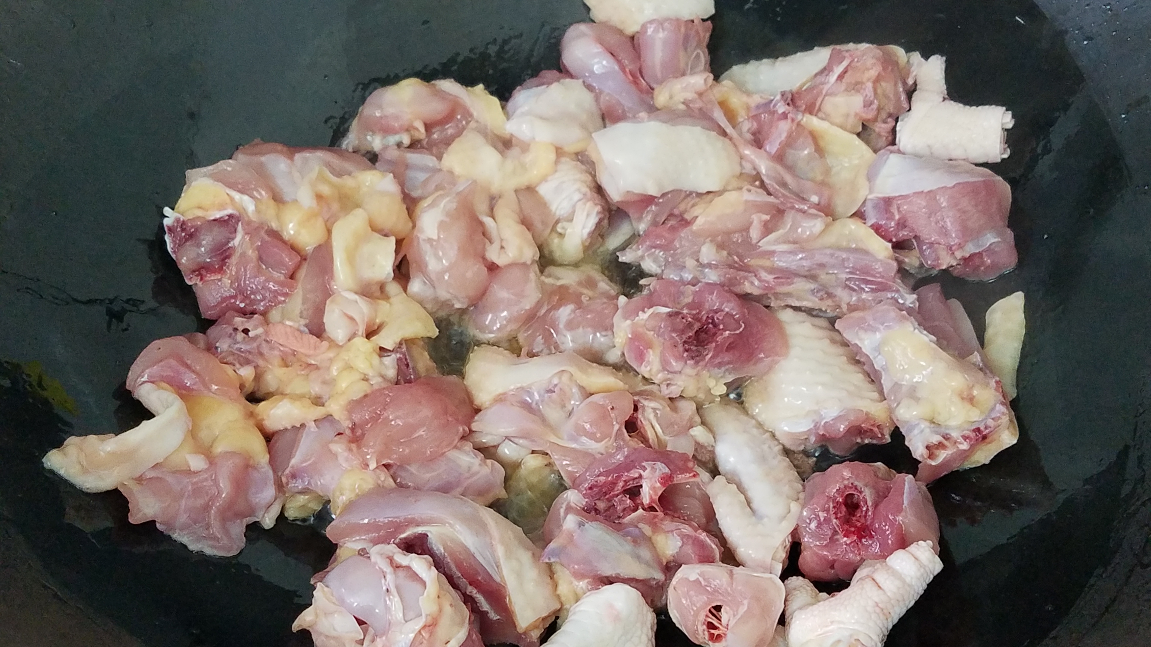 教你做香喷喷的泰式菠萝鸡肉炒饭,炒鸡肉怎么操作才香喷喷的