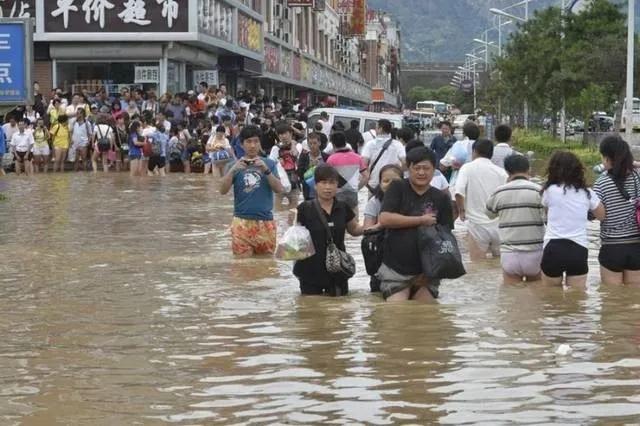 无惧风雪严寒坚守战役一线,不惧风雨救援
