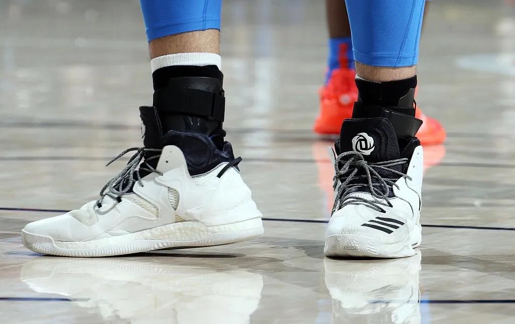 NBA球员上脚：雷霆球员的球鞋，施罗德和纳迪尔很帅气