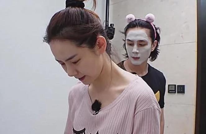 戚薇涂眼霜真的有效果吗,戚薇分享眼霜涂抹方法