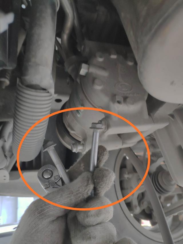 汽车发动机抱死是什么原因造成的,汽车发生抱死状态有哪几种原因