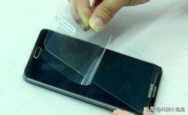 手机贴膜和不贴膜有区别吗,手机一定要贴膜吗不贴膜会怎么样