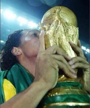 前世界足球先生小罗成为一代“囚”王