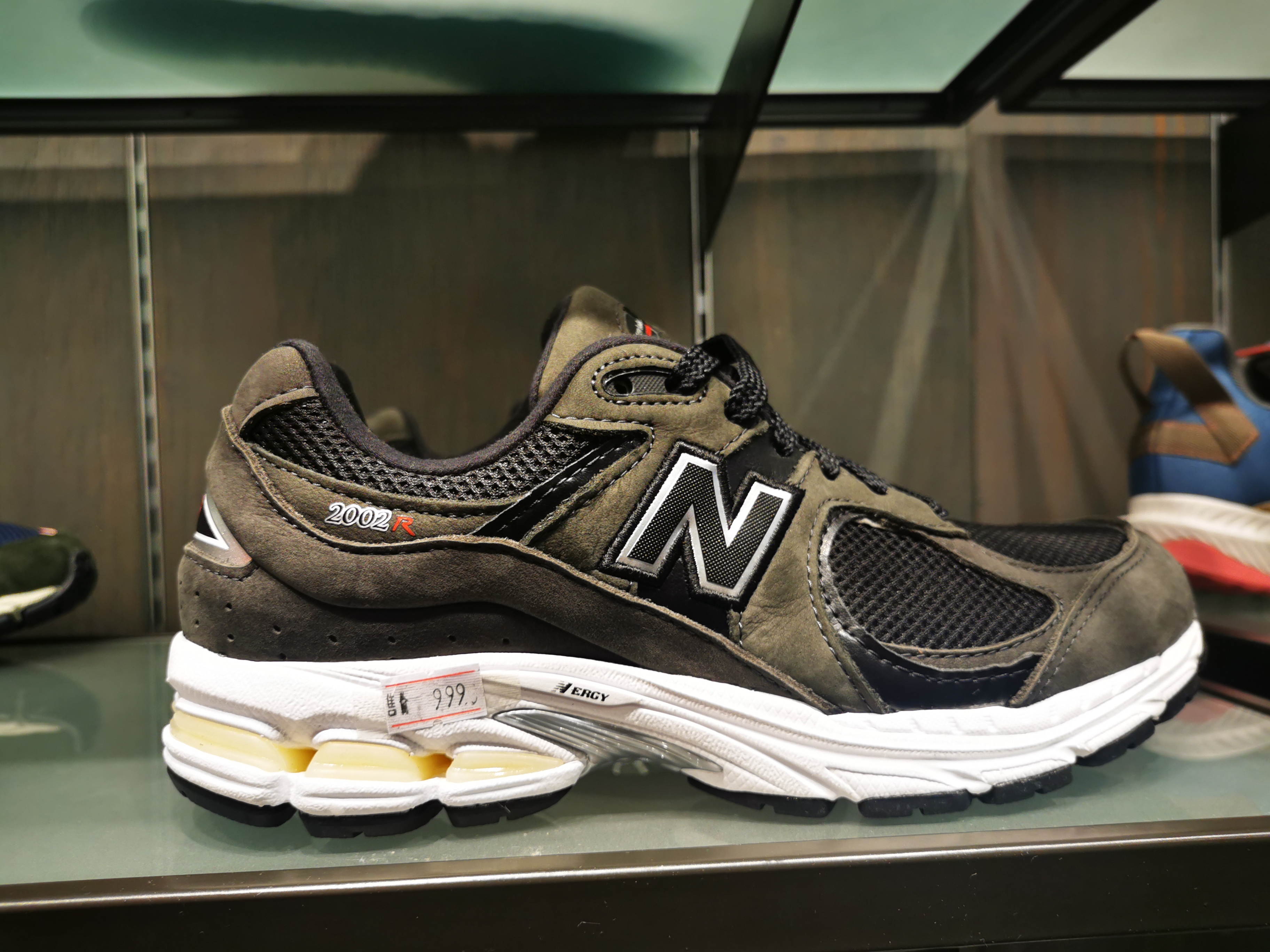 newbalance2002r麂皮复古蓝米白,好看的newbalance外套