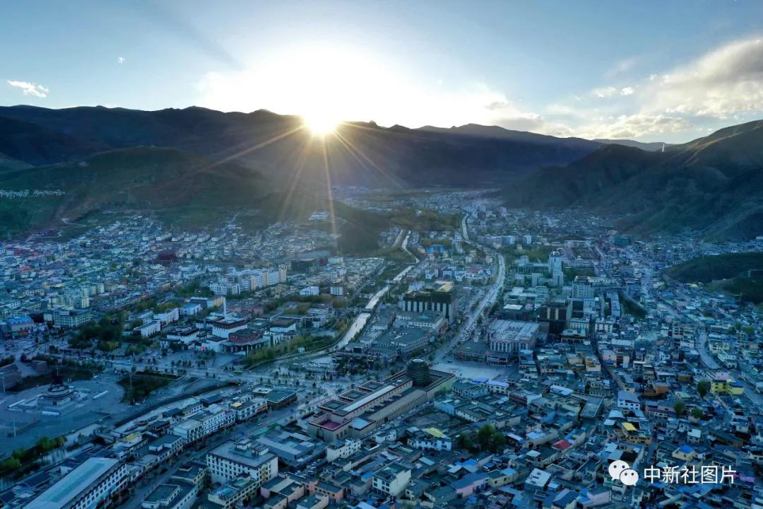 同饮一江水共话澜湄情现代诗,同饮一江水共话澜湄情是什么意思