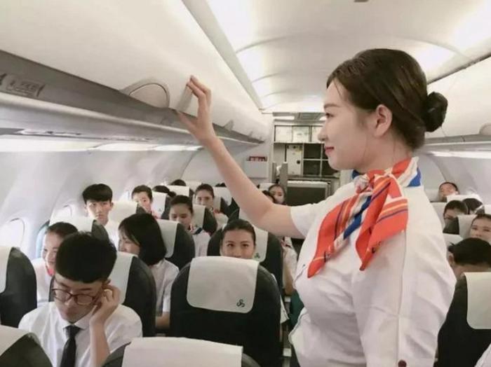 空姐上班2年赚500万,揭秘空姐上班后的真实生活