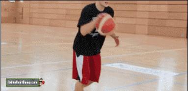 篮球实用变速过人技巧,篮球行进间变向突破过人