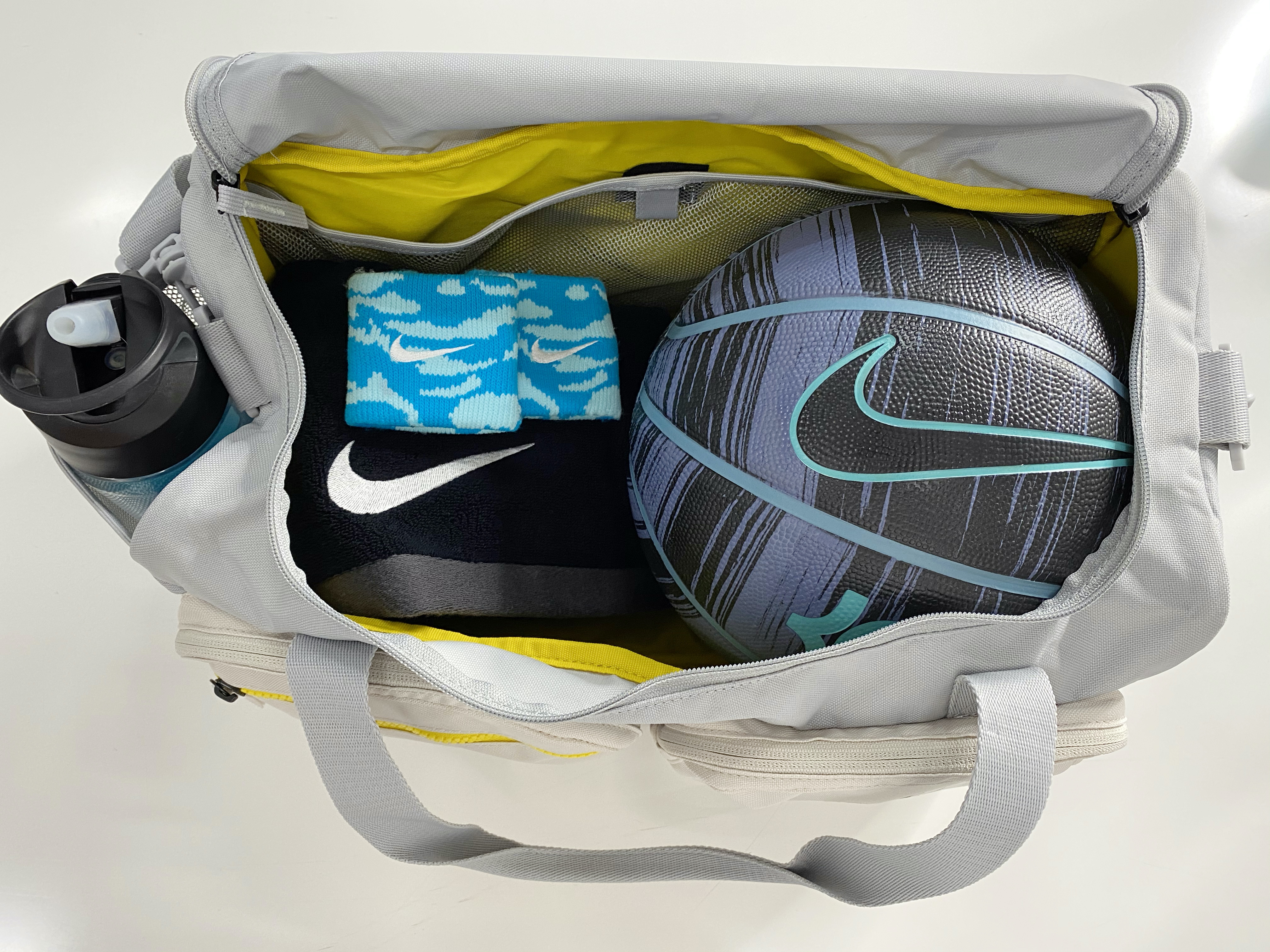 nikefuturepro健身包能当羽毛球包吗,nikefuturepro书包开箱