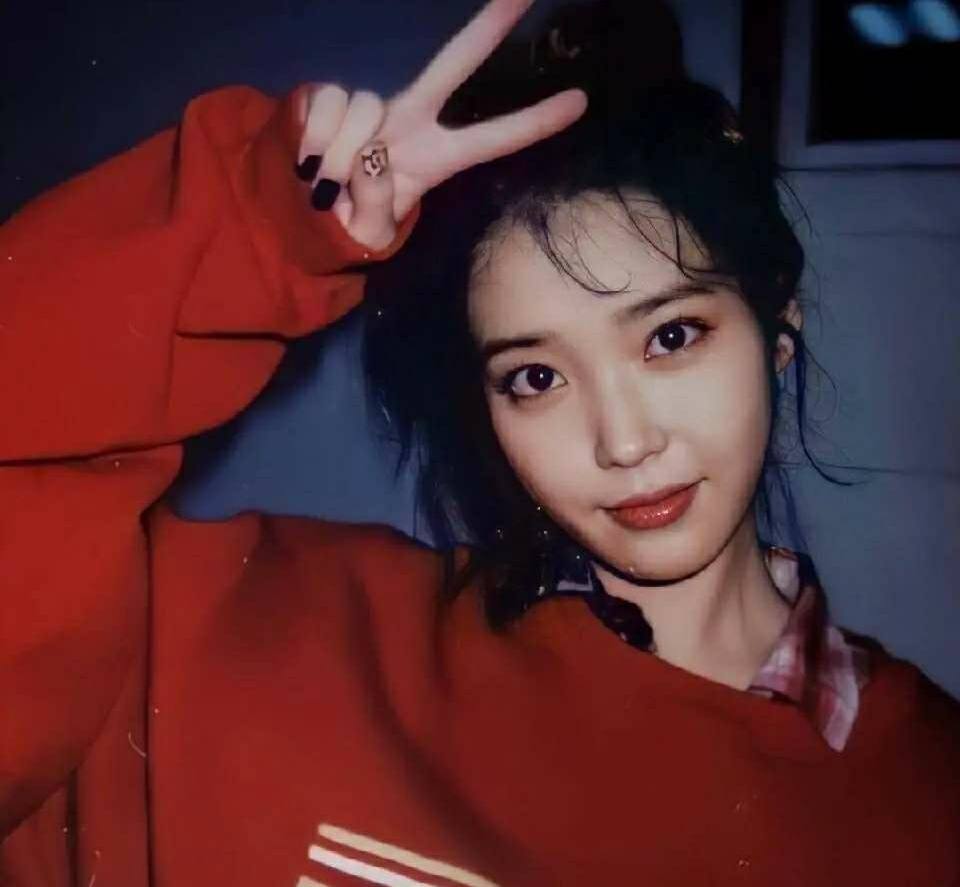 iu代言新百伦图片,新百伦iu代言人