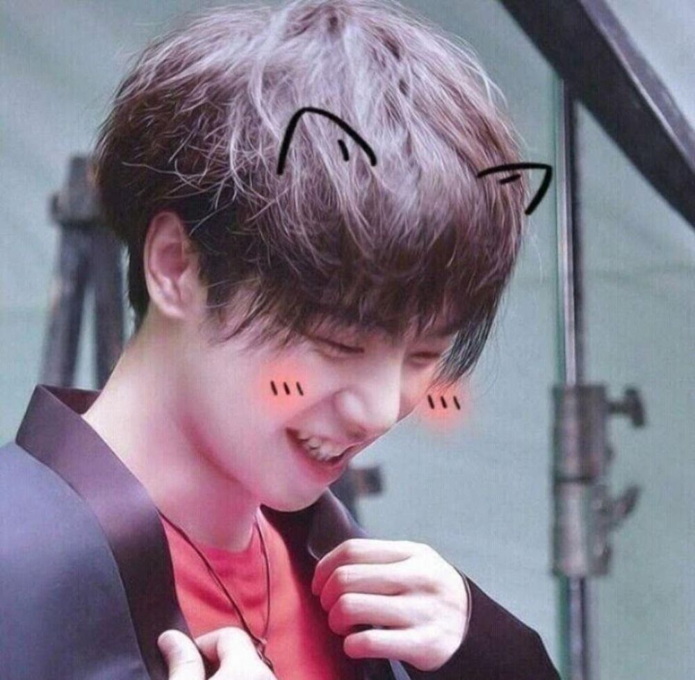 我证明:纯情少年华晨宇真的没有整容没有植发没有情人没有私生子