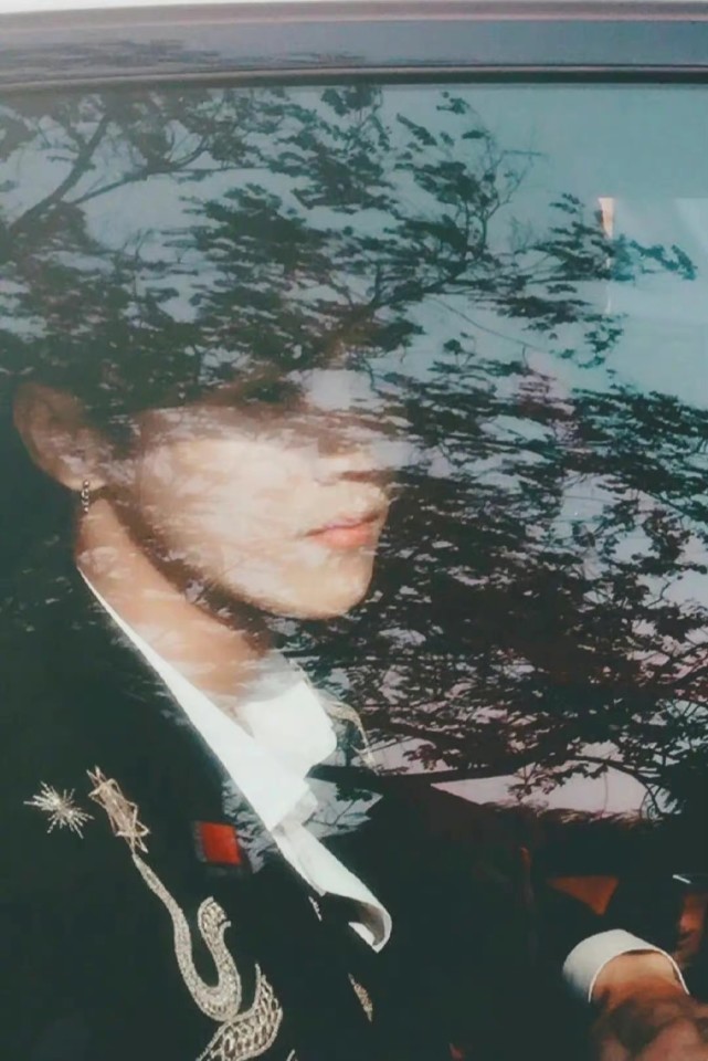 鹿晗晒自拍秀肌肉,鹿晗最近自拍视频