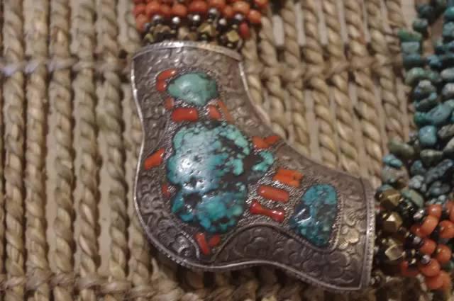 蒙古族为何对银首饰情有独钟,蒙古族为啥喜欢戴银饰