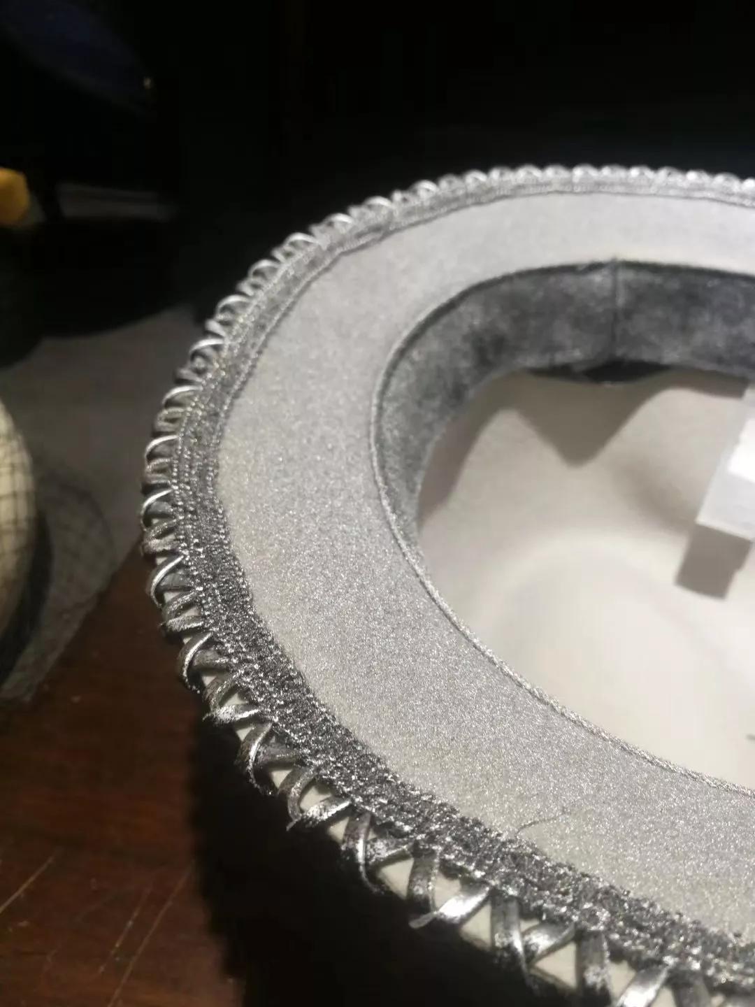 专访|“头大戴不下”怎么办？帽匠设计师Coco跟你聊帽子的学问