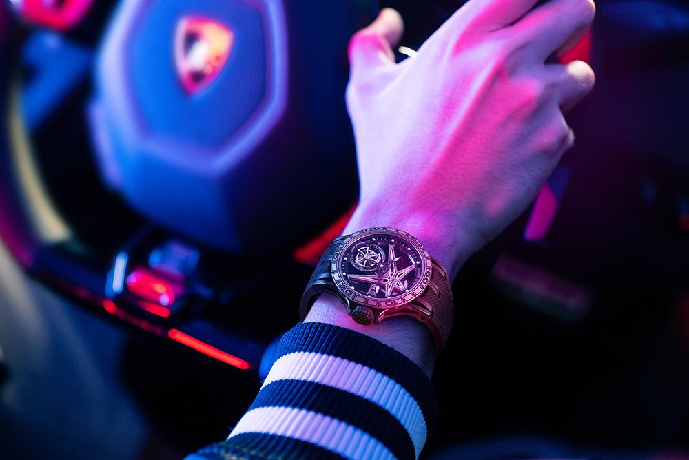 RR·TRENDS|赏浪漫诗词，看腕颈星光