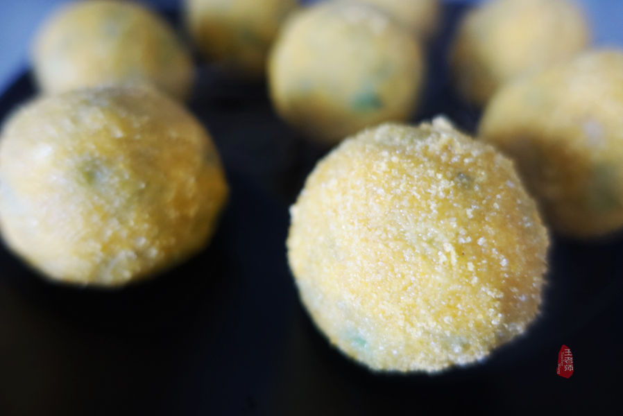 常吃玉米助消化!菜团子这么做,6分钟出锅,薄皮大馅特喧软