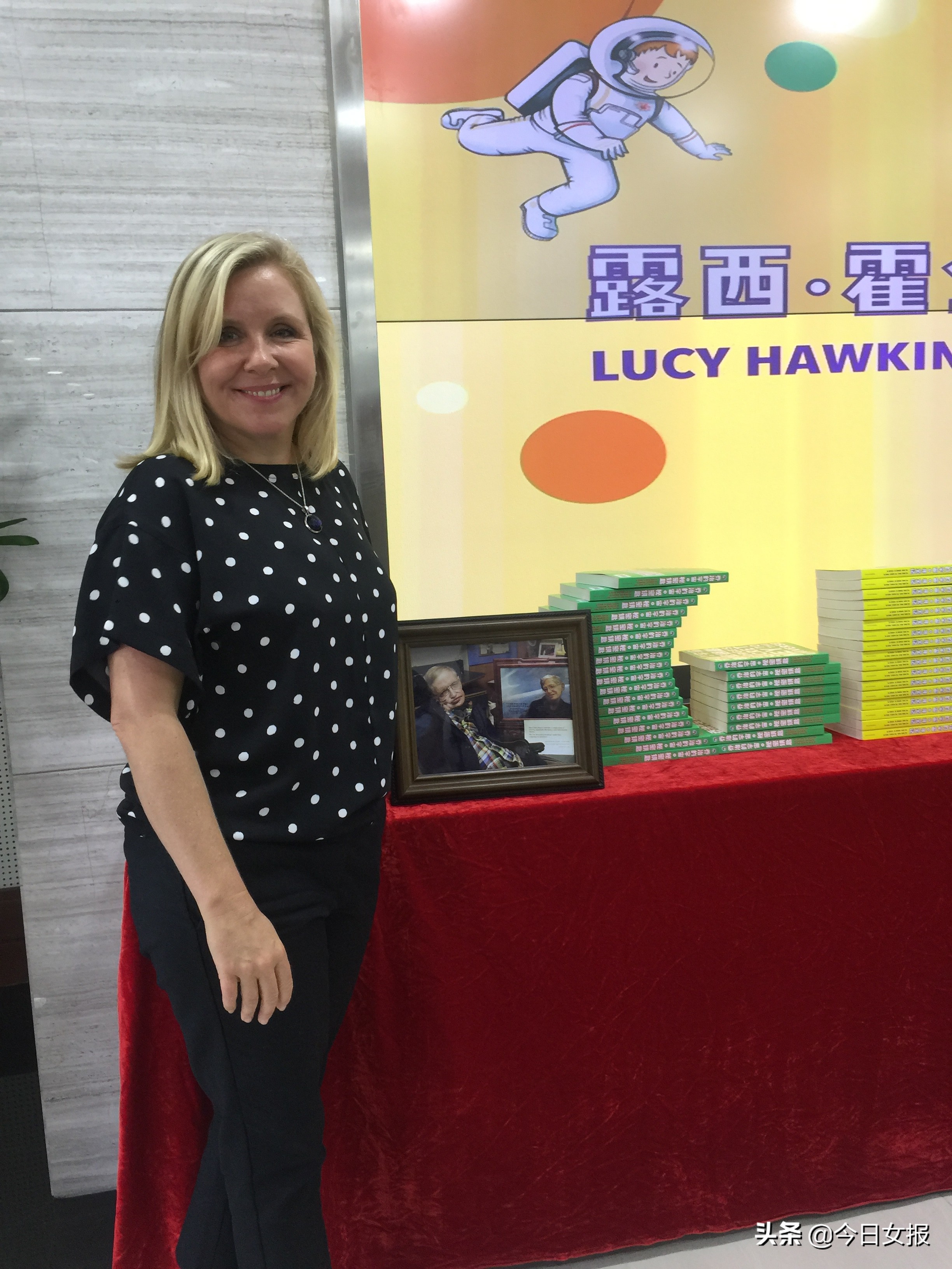 虫洞会带我去未来宇宙吗?两个黑洞相遇会发生什么?来到中国,霍金女儿被小学生们的问题问倒了