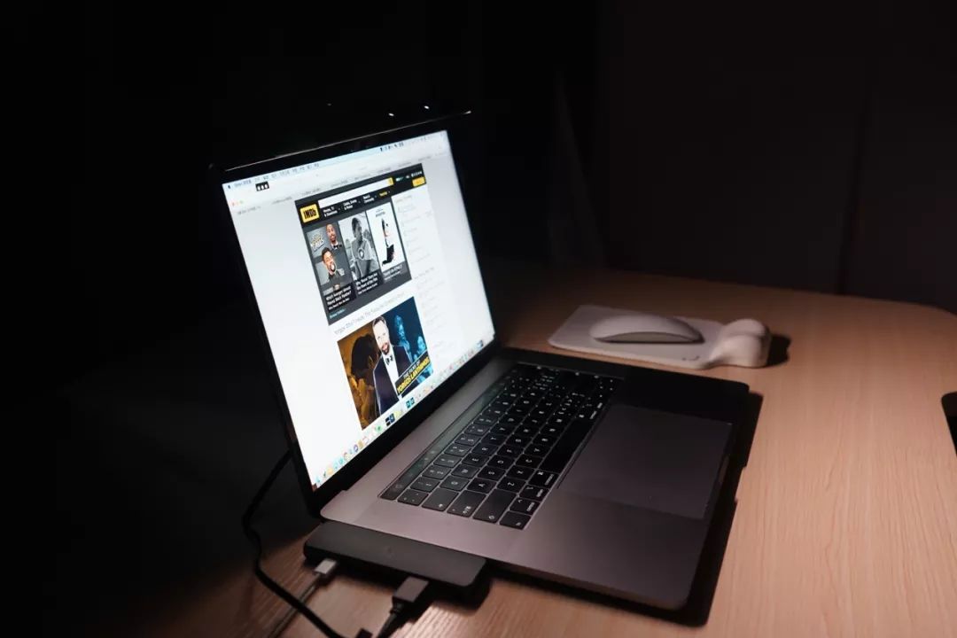 笔记本背光灯不亮维修,一个小配件多少钱