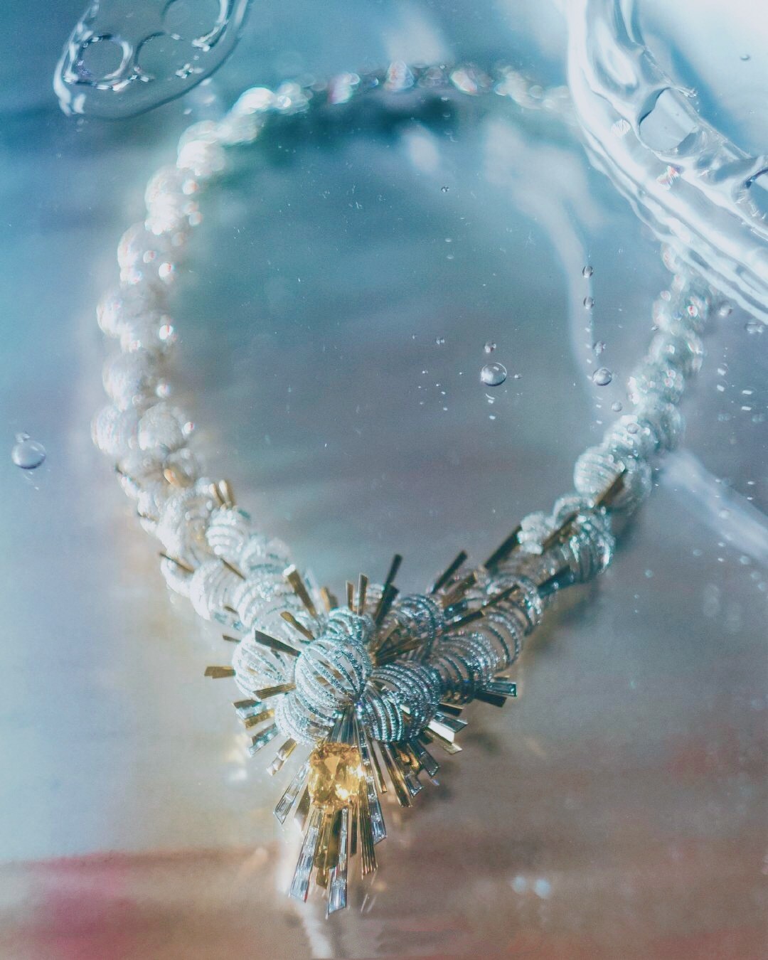 刘亦菲王冠多少钱,刘亦菲晒美照戴皇冠颜值能打