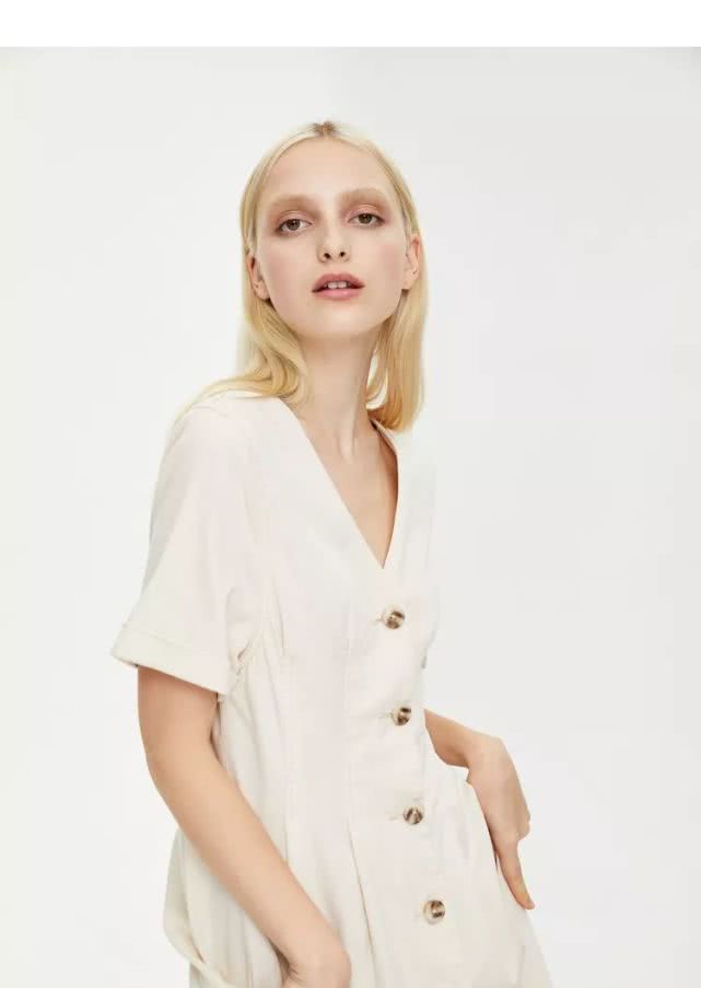 zara值得入手的连衣裙,zara新出的牛仔开叉连衣裙