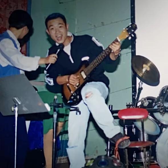 唱歌被骗钱,大鹏当年为啥能请这么多明星