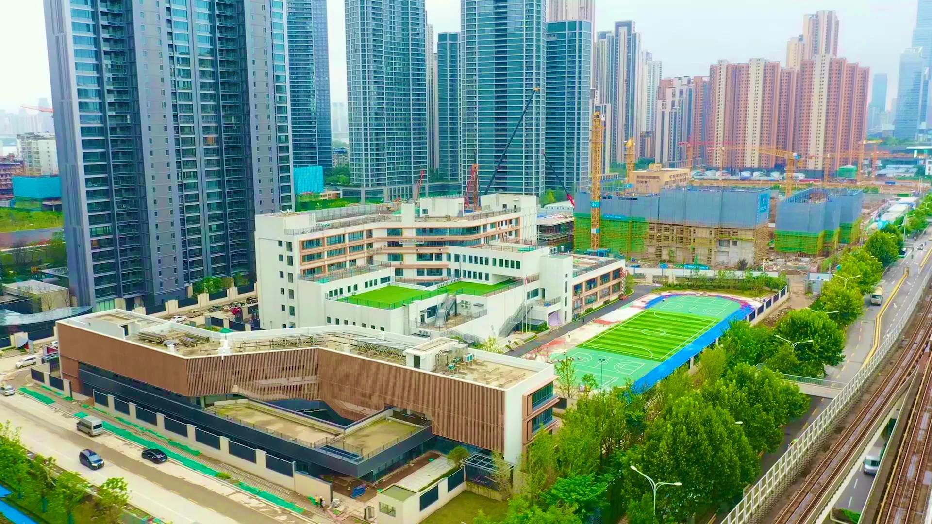 江岸区13所中小学和幼儿园投入使用新增公办学位6318个