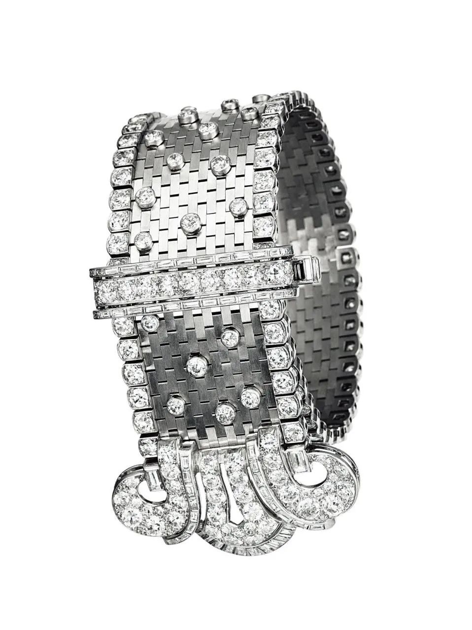 身家上亿的她，做了一辈子“公主梦”，最后人财两空