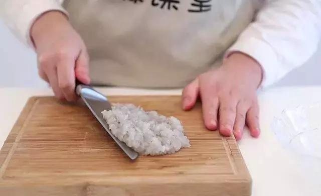 虾丸和黄瓜皮蛋汤,宝宝辅食虾丸汤九个月做法