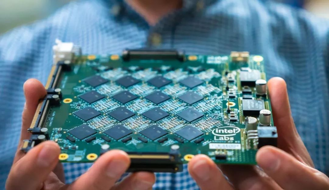 英特尔全新芯片赋能ai训练性能,英特尔发布神经形态芯片超算