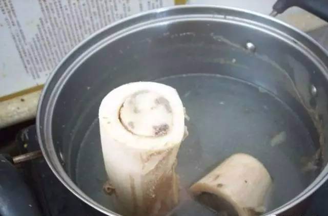 吃剩的骨头别再扔了,吃剩的牛骨头怎么办