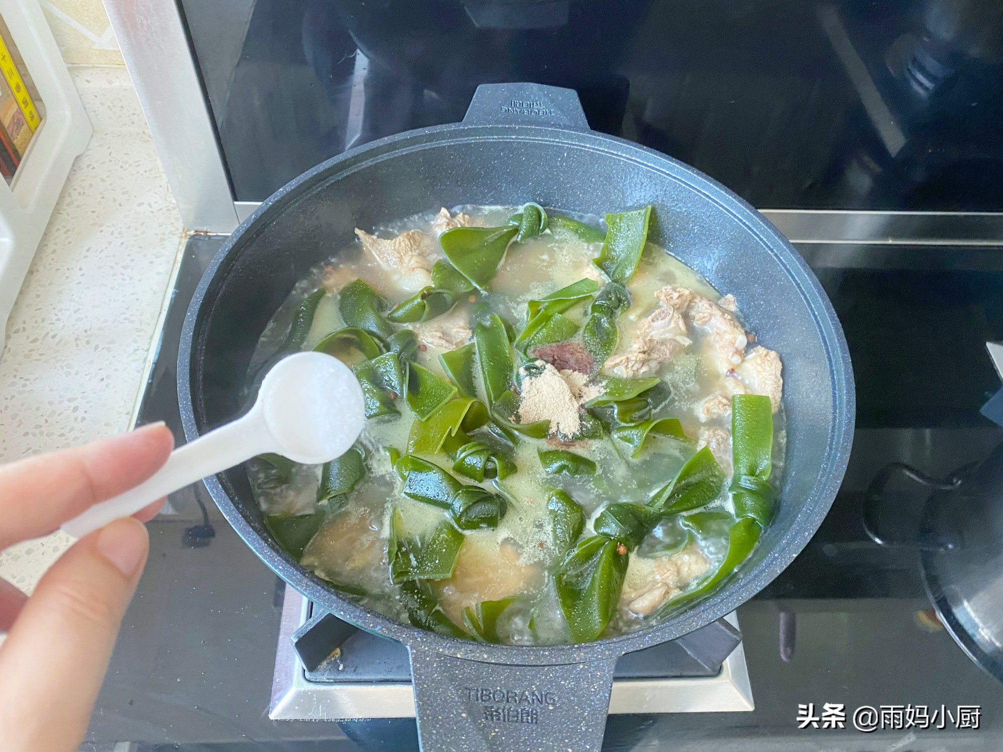 海带结煲排骨汤的做法大全,海带结炖排骨汤怎么炖最好喝