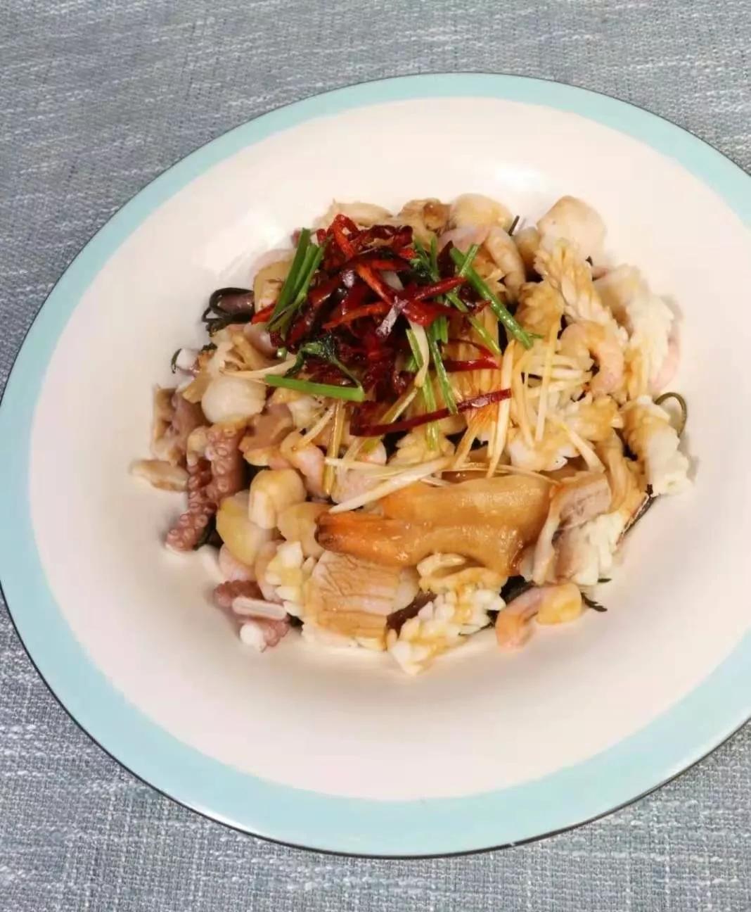 鞭炮笋结合小海鲜做成凉拌菜双重脆嫩在舌尖绽放