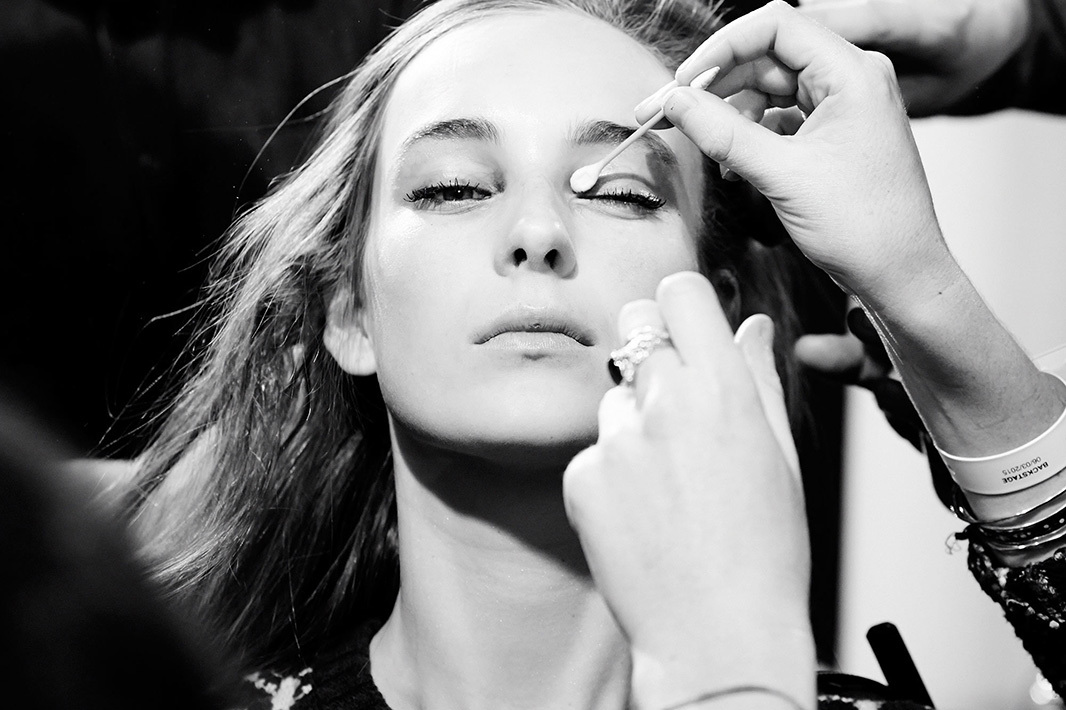 明星参加时装周的着装图片,揭秘明星扎堆时装周