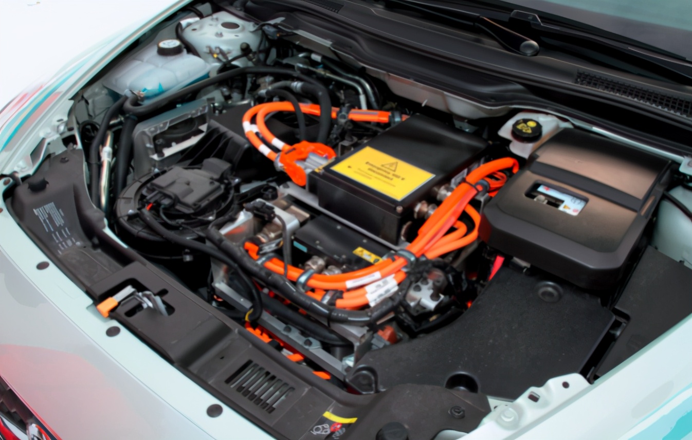 发动机突然爆缸的原因,发动机在什么情况下会爆缸