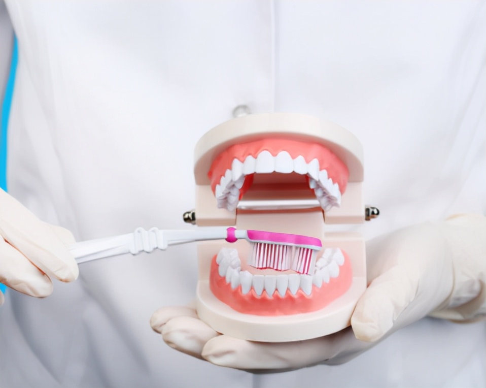 老年人假牙戴上要吐咋回事,老年人戴假牙有哪些注意事项