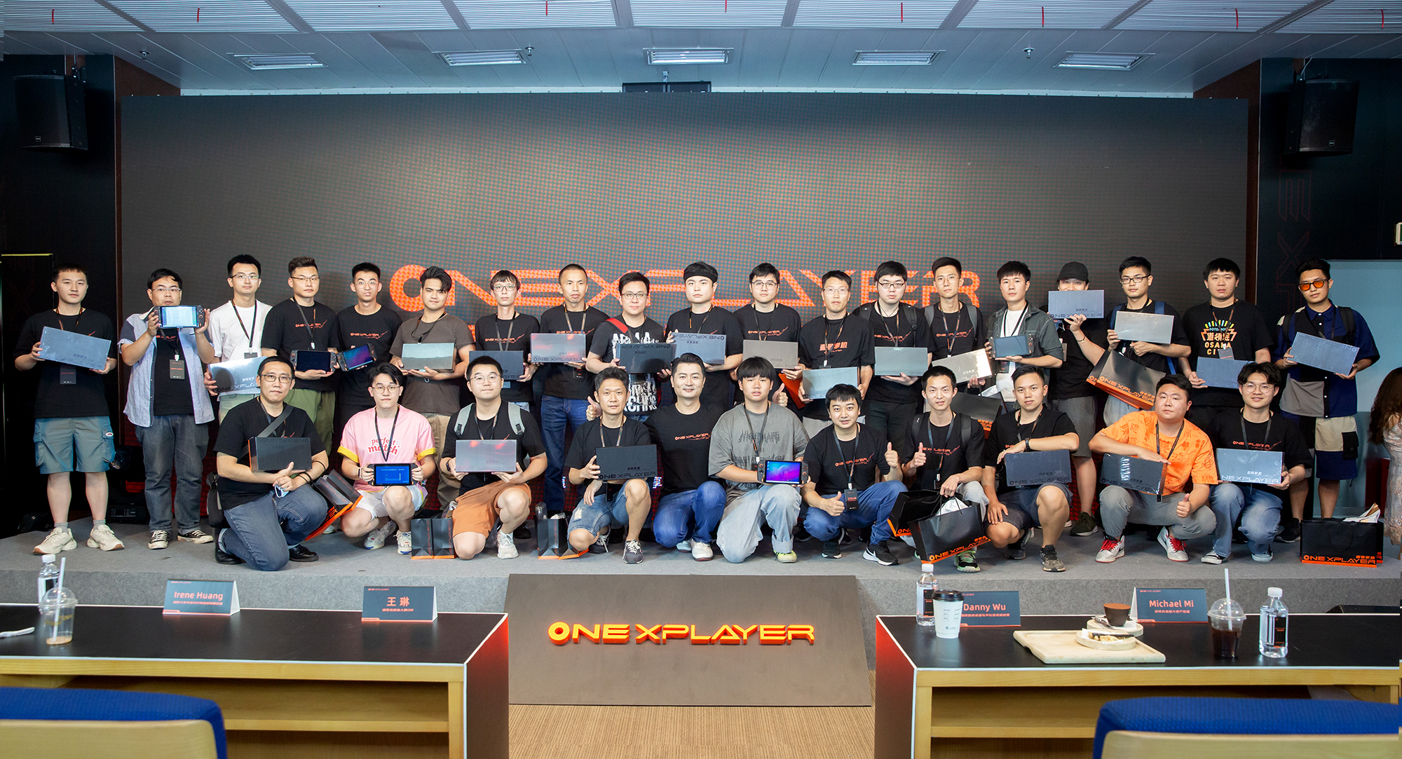 壹号本掌机amd版本oneplayer8.4英寸,腾讯壹号掌机