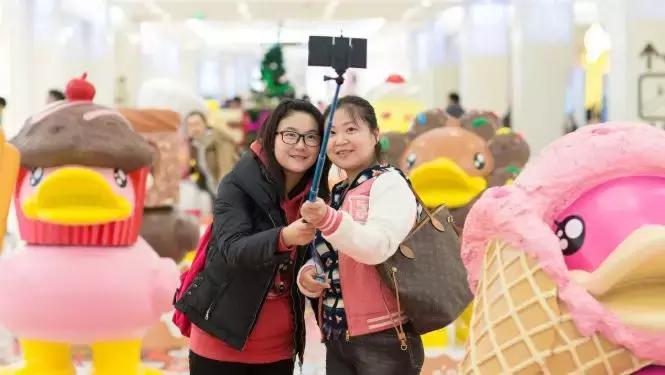 后来我们慢慢的关闭了朋友圈,后来我们慢慢的关掉了朋友圈