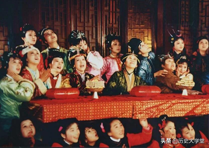 红楼梦是以哪四大家族兴衰为背景,红楼梦中四大家族兴衰史