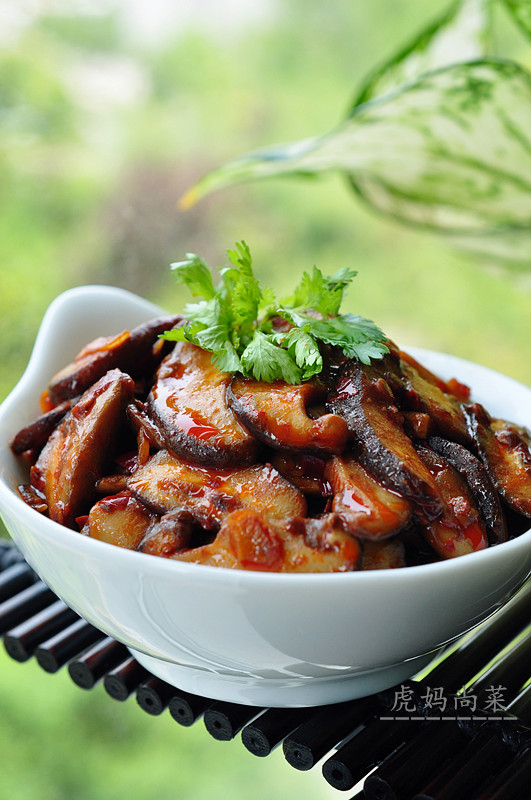 香菇的家常做法简单做法,鲜嫩多汁的红烧香菇简单易上手