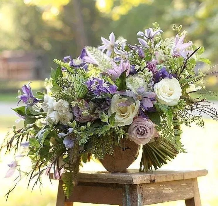 花要不要经常换水,花材正确处理方式及日常养护