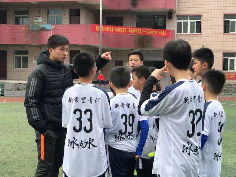 脚下过才叫真本事新希望俱乐部足球小将们出击！