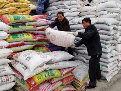 现在心连心化肥卖多少钱一袋,卖化肥一年挣多少钱